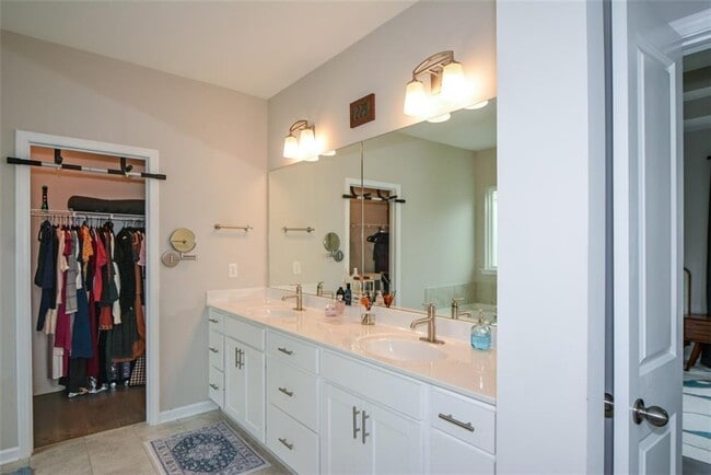 Building Photo - 3401 Park Pointe Cir