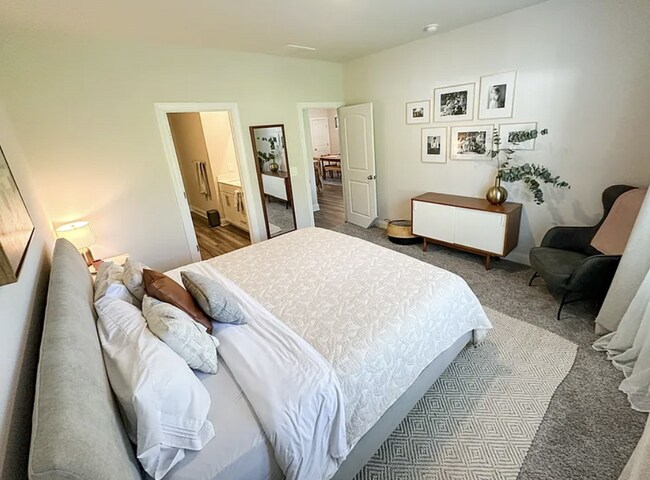 Building Photo - Spacious 4 Bedroom Home with Main-Level Primary and 2-Car Garage