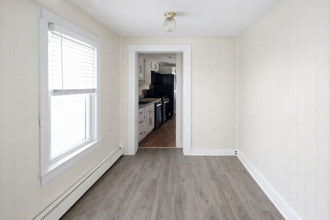 Building Photo - Cozy Milford Single Family – 3 Beds, Laundry, Parking!