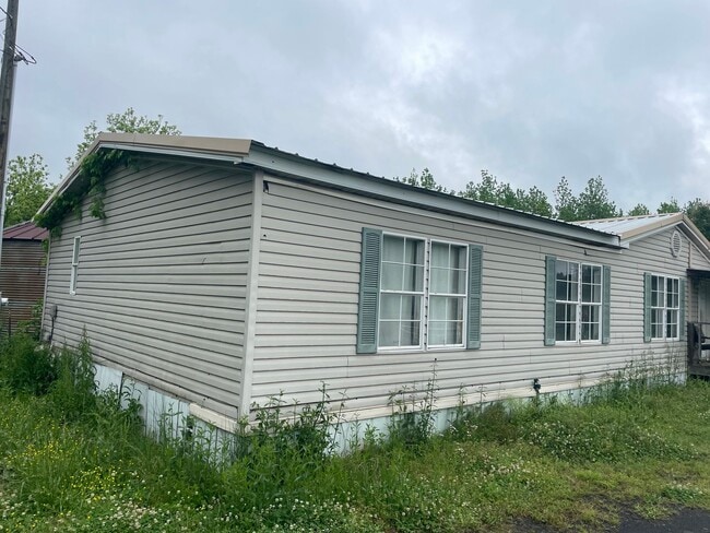 Building Photo - 5 Bedroom, 3 Bath 2,128 sq ft Doublewide T...