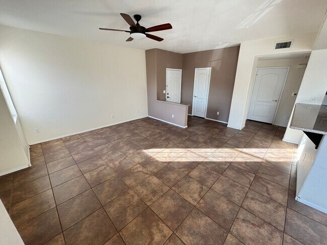 Building Photo - Charming 2Bed/Bath Condo located in a beautiful gated community in the Southwest.