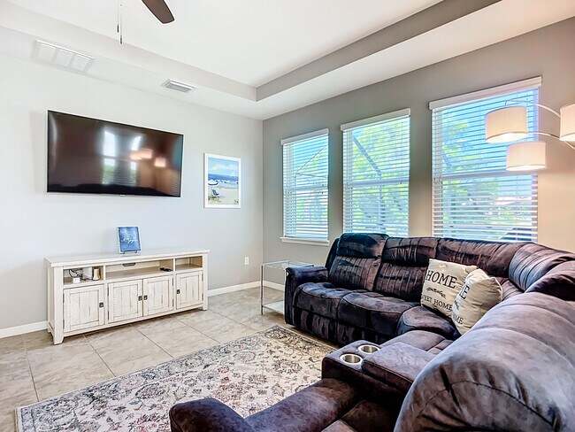 Building Photo - 3009 Esmeralda Dr