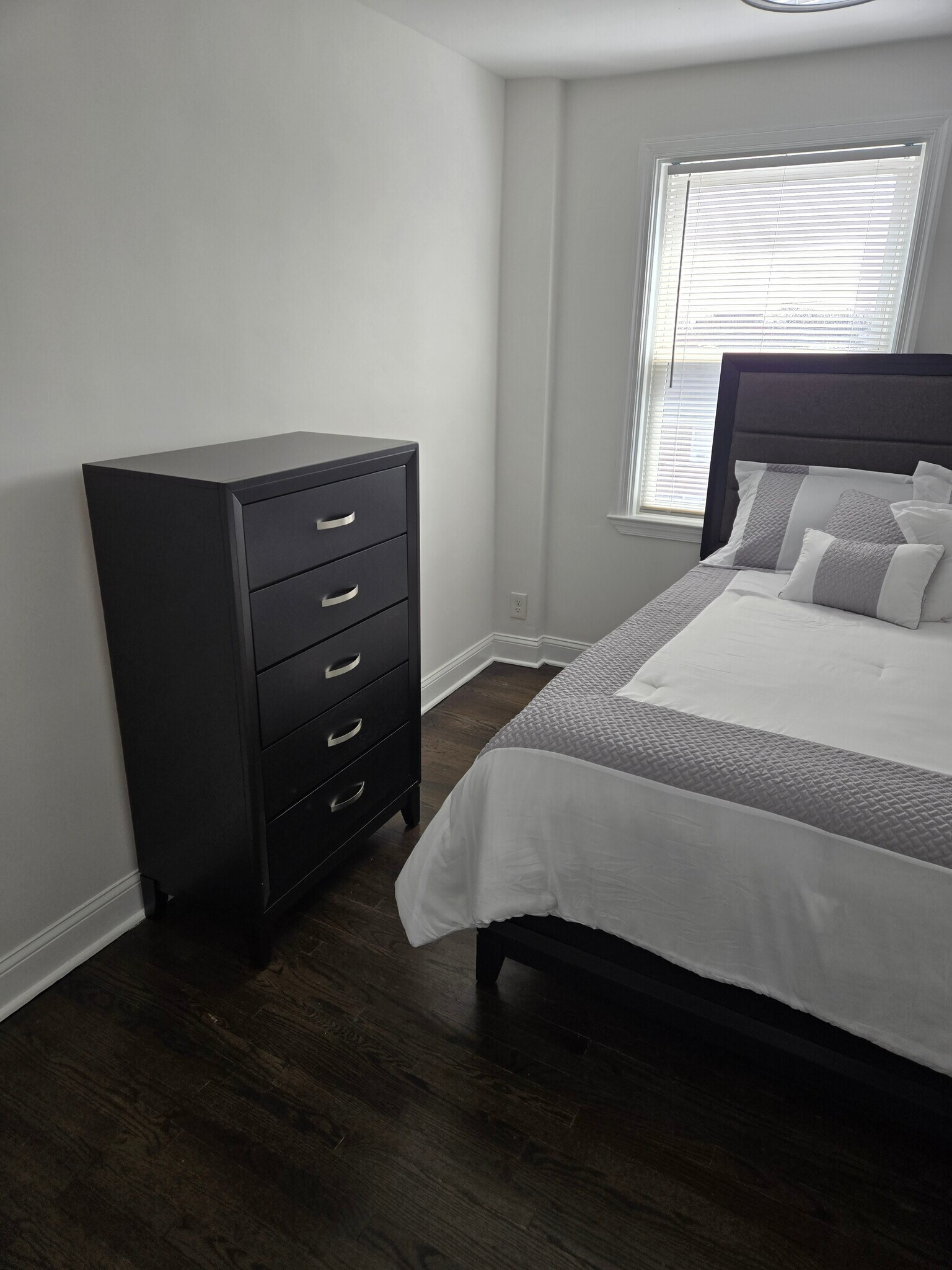 Building Photo - 1511 Woodbourne Ave