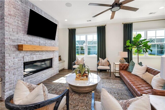 Building Photo - 245 Fox Run Dr