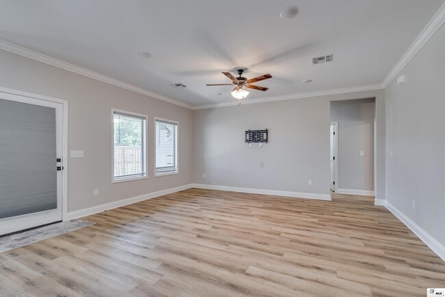 Building Photo - 134 Clearwater Cir