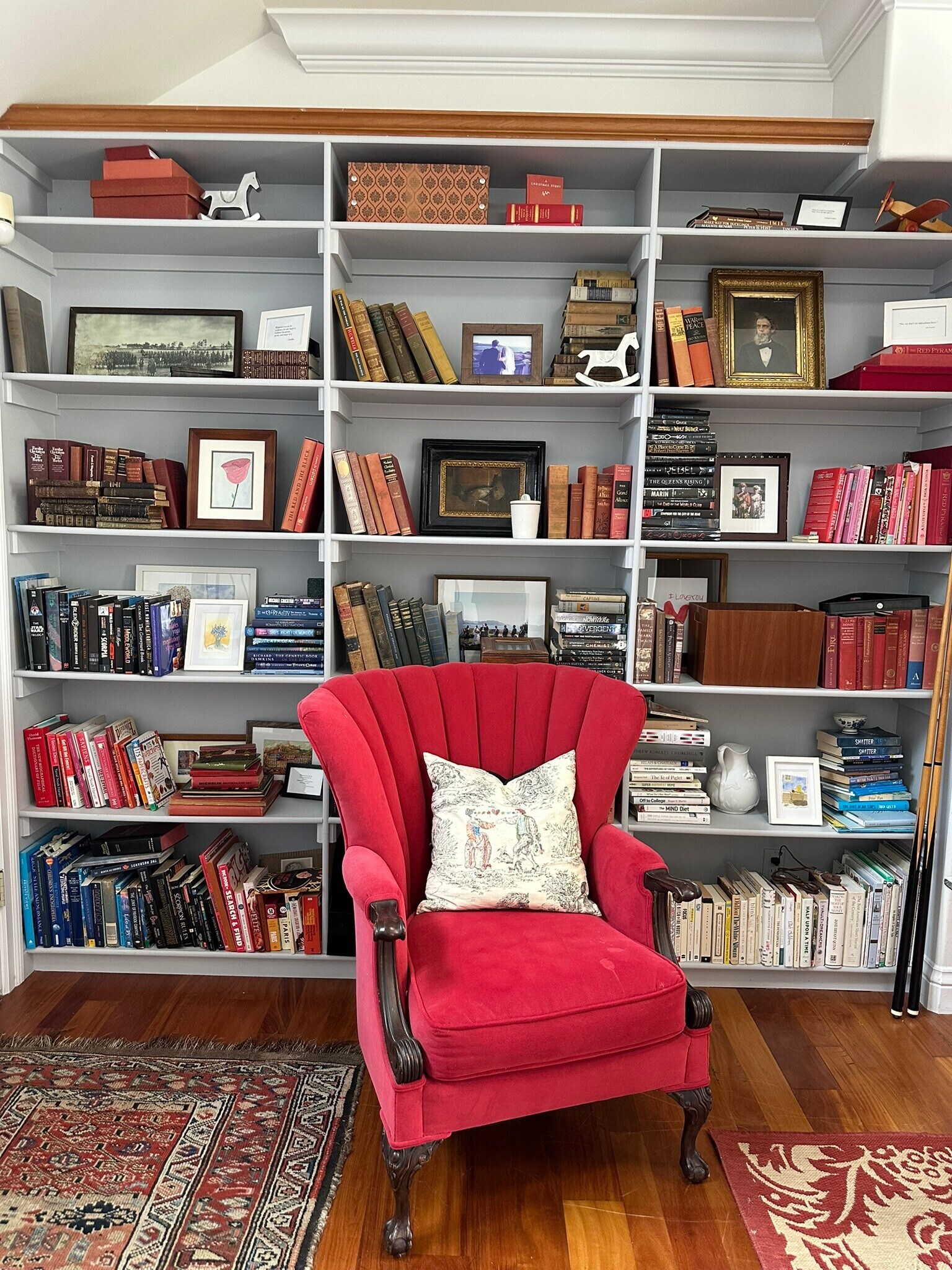 Downstairs game room: Enjoy a cozy moment. - 115 Inez Pl
