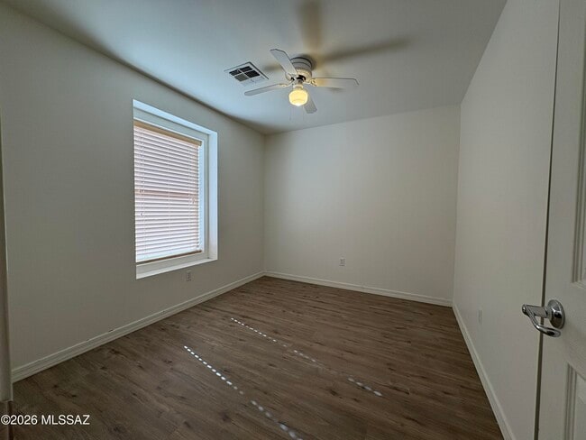 Building Photo - 1133 S Pantano Overlook Dr