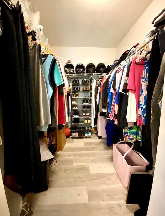 Building Photo - 6106 Everglades Dr