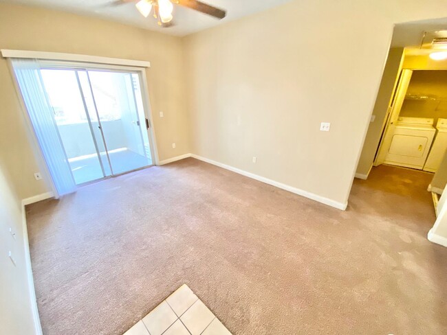Building Photo - SPACIOUS 1 BEDROOM, 1 BATH GROUND-FLOOR CO...