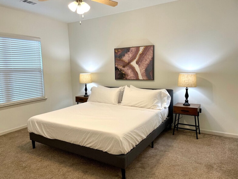 Building Photo - 8251 Windsor Hill Blvd