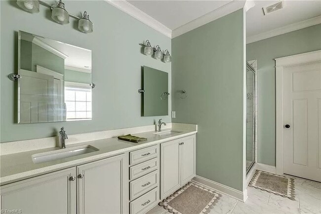 Building Photo - Executive home in popular Lewisville