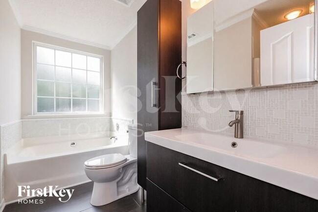 Building Photo - 1018 Salmon River Dr