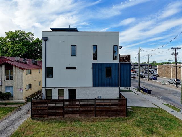 Building Photo - 183 S Prairie Ave