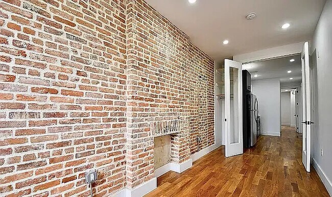 Building Photo - 588 Quincy St