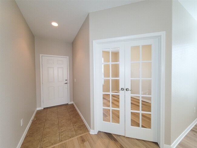 Building Photo - 6535 Dayridge Ln