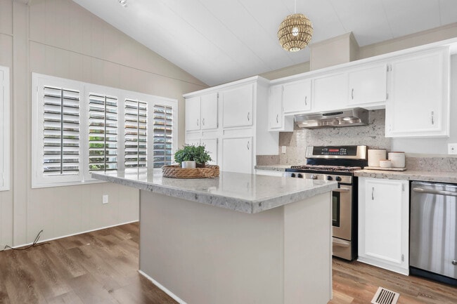 Building Photo - 74647 Azurite Cir E