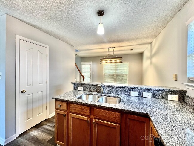 Building Photo - 6033 Briggs Dr