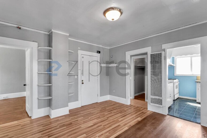 Building Photo - Unit 2