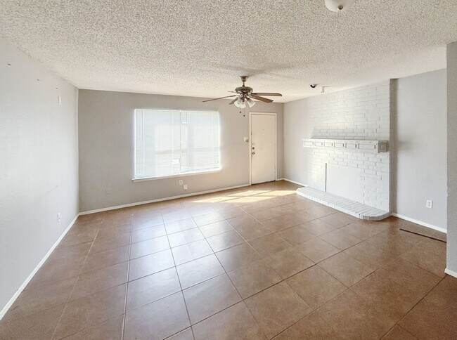 Building Photo - Charming 2-Bedroom Brick Home with Spaciou...