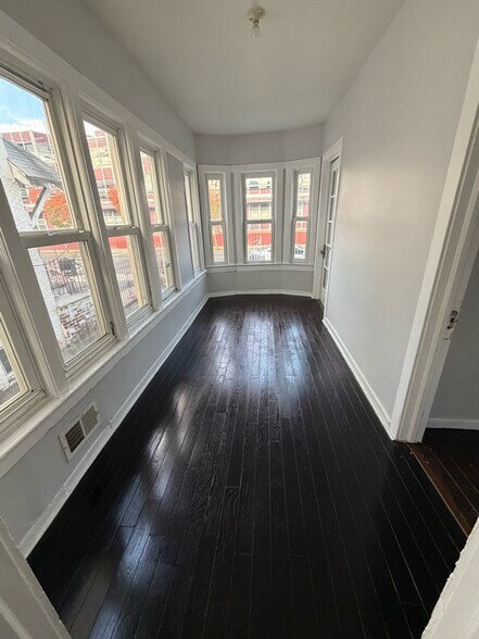 Building Photo - 691 Elizabeth Ave