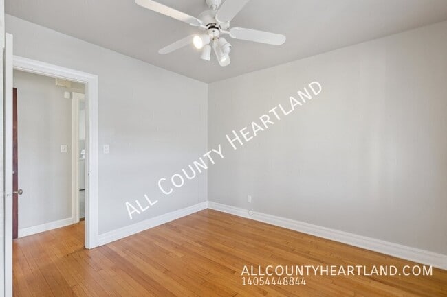 Building Photo - 2433 Cashion Pl