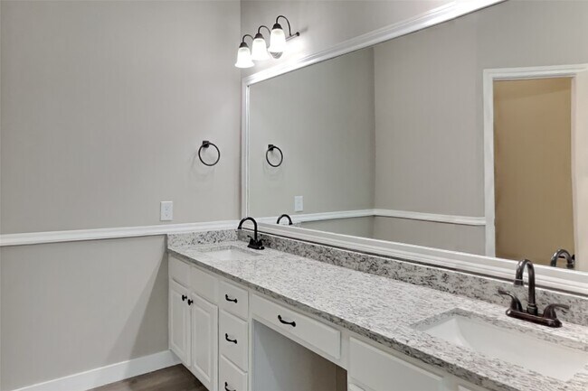Building Photo - 30802 Sifton Dr
