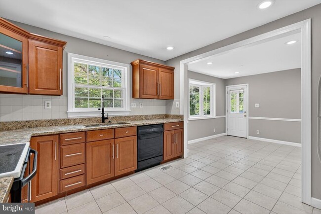 Building Photo - 5109 Blue Ridge Ave