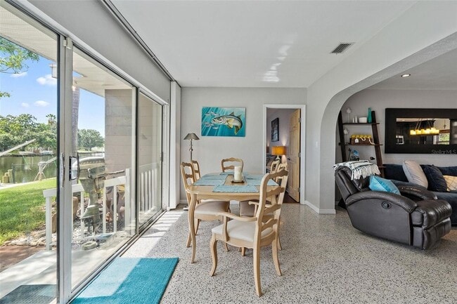 Building Photo - 9298 Sun Isle Dr NE