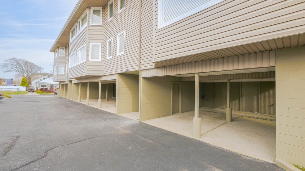 Building Photo - 16 N Monroe Ave