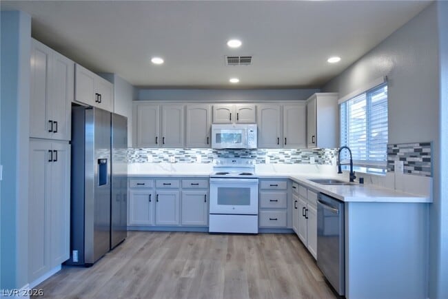 Building Photo - 8401 Tiger Woods Ave
