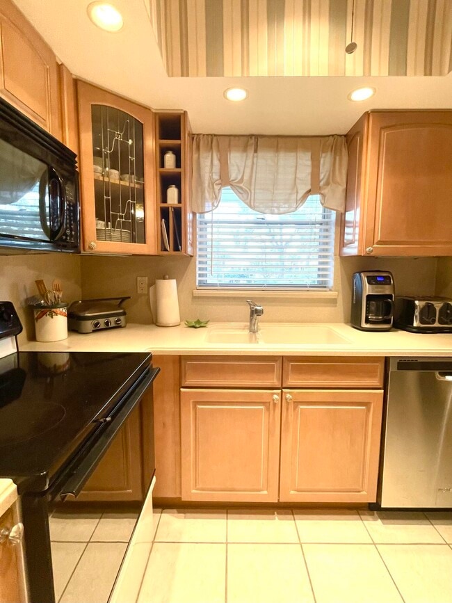 Building Photo - 2929 SE Ocean Blvd