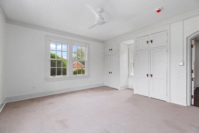 Building Photo - 59 Perry St