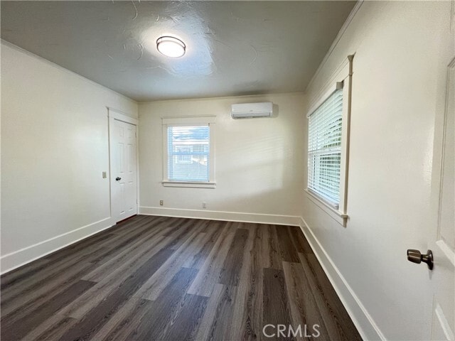 Building Photo - 320 W Lemon Ave