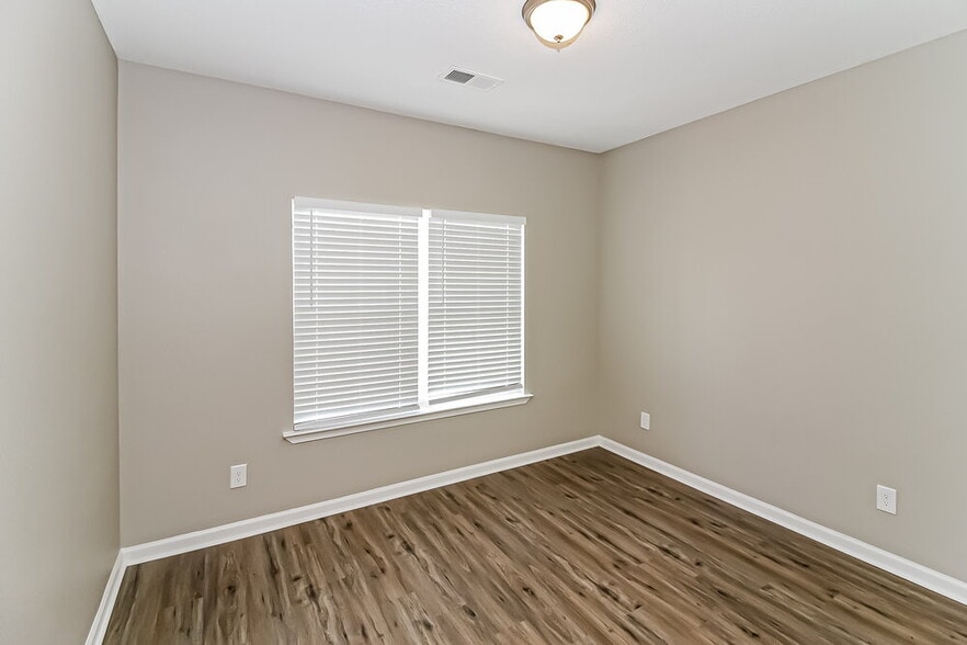 Building Photo - 9864 White Poplar Dr