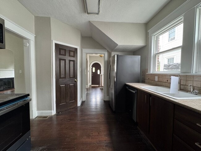 Building Photo - Welcome to this charming home in Portsmout...