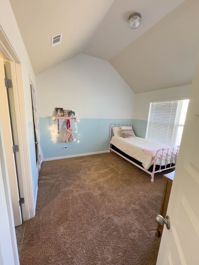 Building Photo - 523 Twin Vw Ct