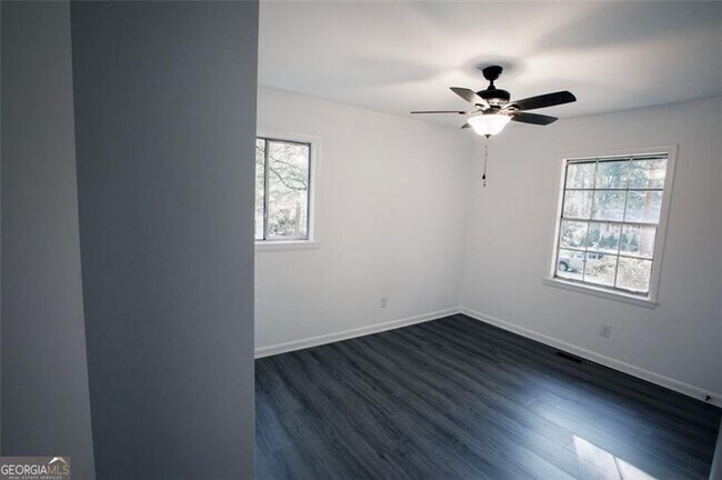 Building Photo - 2879 Tiffany Dr SW