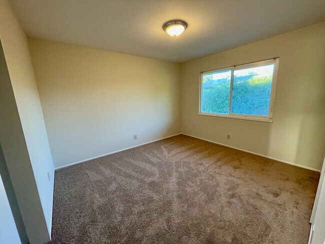 Building Photo - 1156 W Hamilton Ave