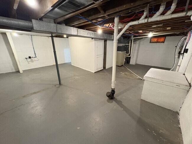 Building Photo - 2622 Hiawatha St