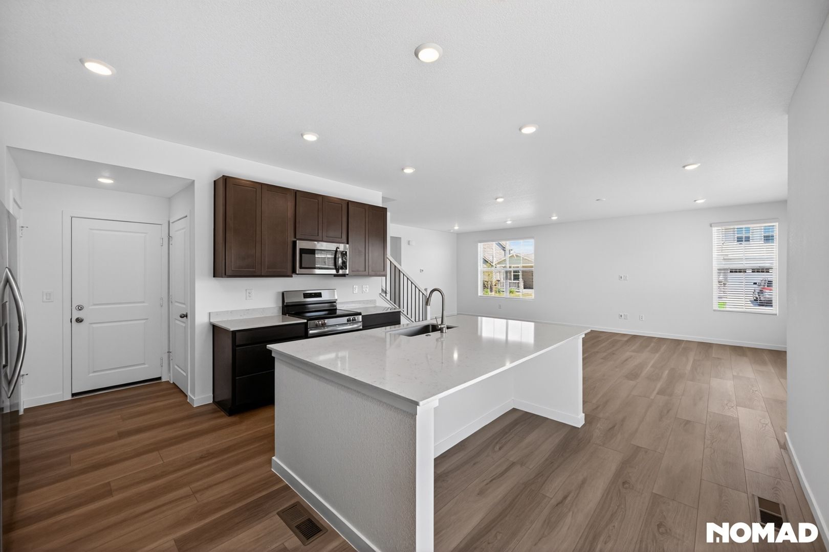 Building Photo - 4858 Astor Pl
