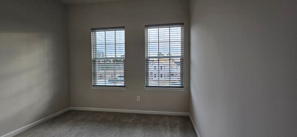 Building Photo - 504 Whitehall Cir