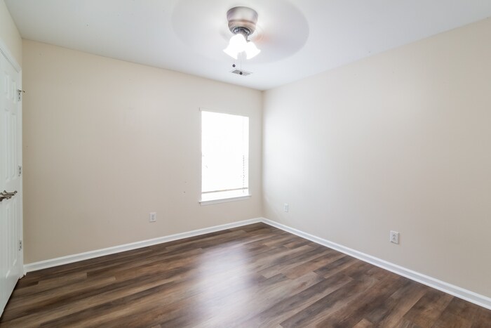 Building Photo - 324 Cohen Cir