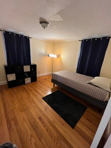 Bedroom - 465 Meadstown Rd