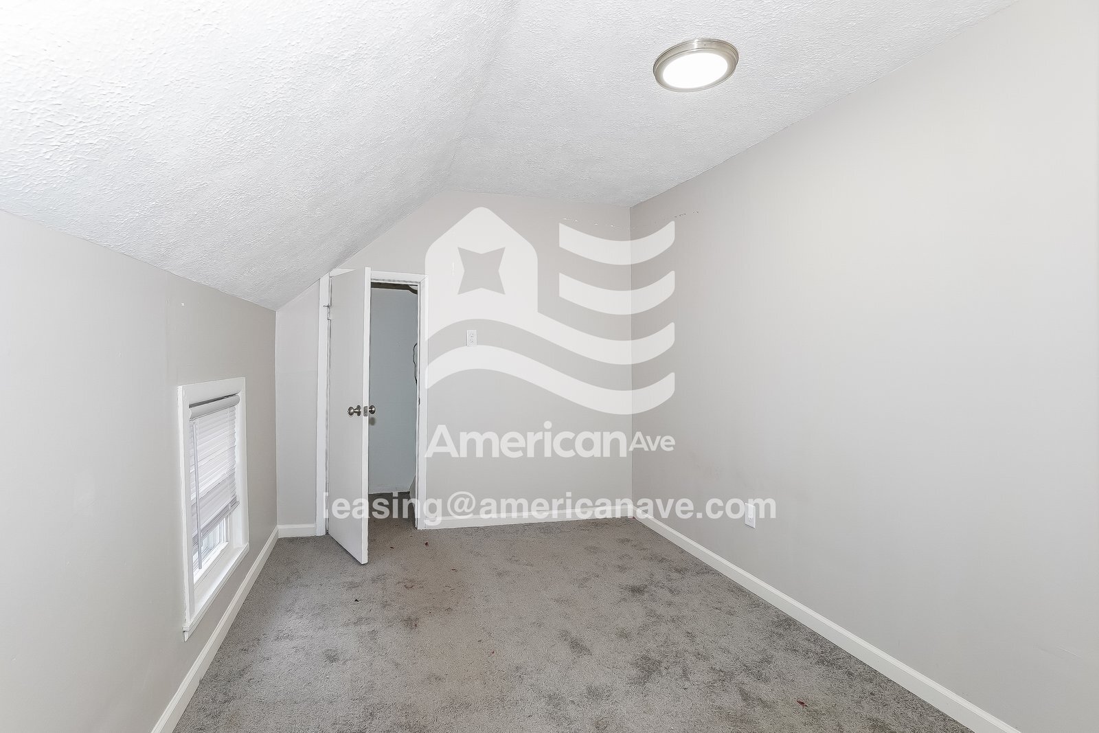 Building Photo - 1025 W 17th St