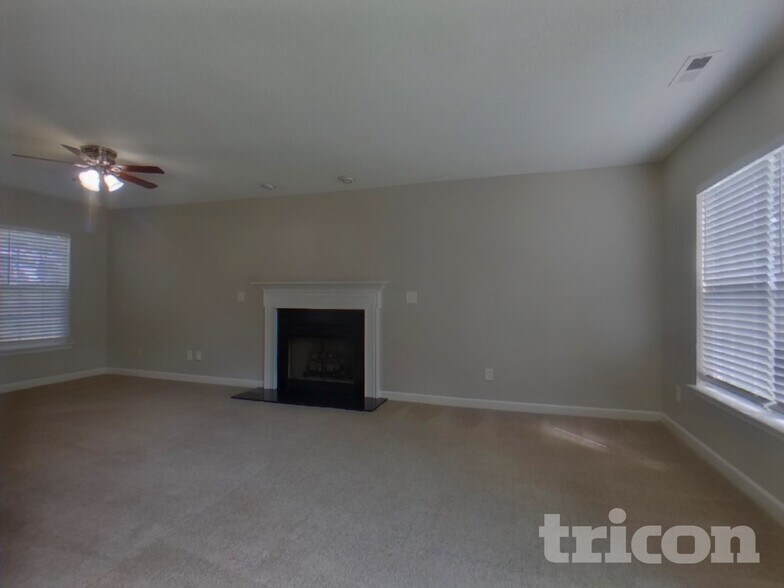 Building Photo - 911 Woodington Ln