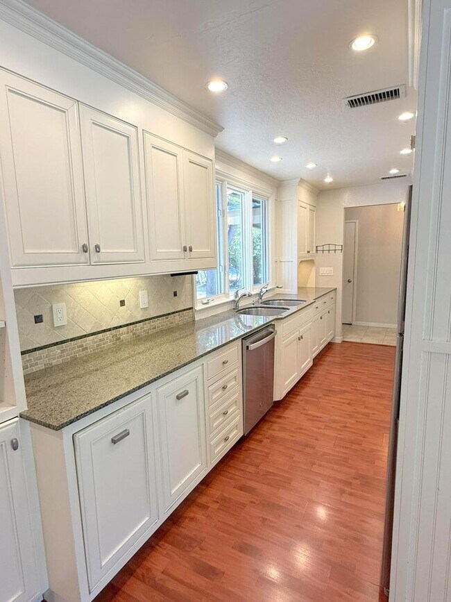 Building Photo - Sprawling Westside Walnut Creek Ranch Home...