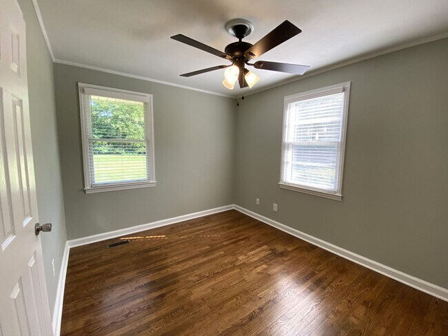 Building Photo - Adorable and Updated 3BR, 2BA Brick Ranch in the heart of Martinez!