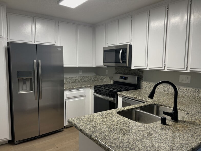 Primary Photo - Beachpoint Apartments