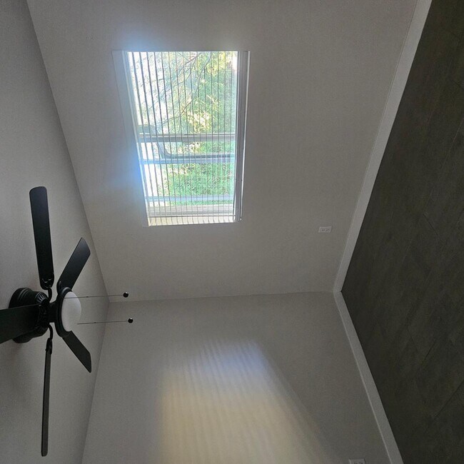 Building Photo - 3326 N 66th Pl