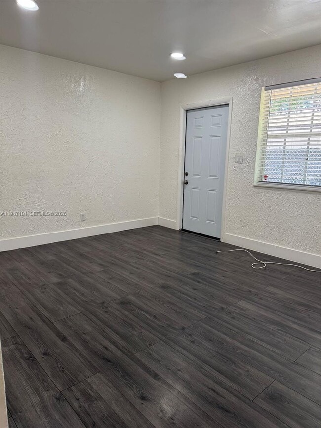 Building Photo - 522 NW 13th Ave